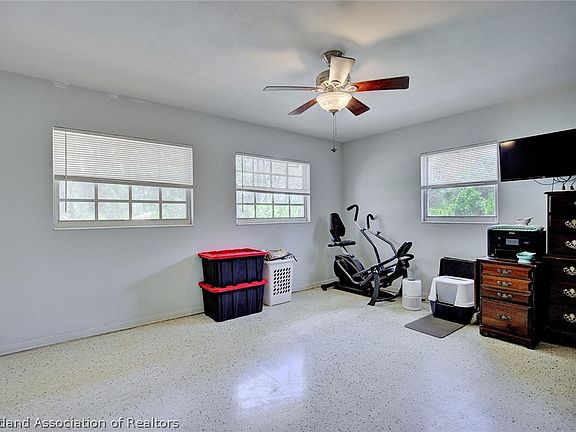 4th image of 609 Vinson Ave