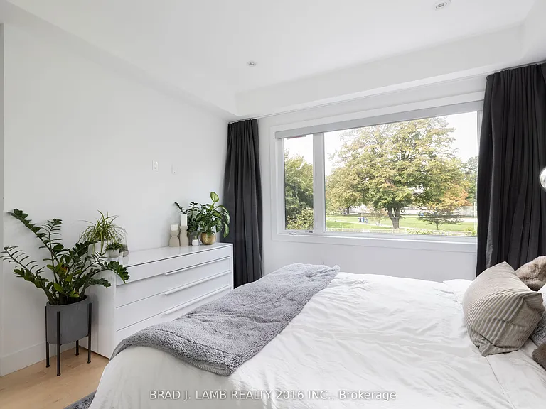 16 Egerton Ln N — Photo 11