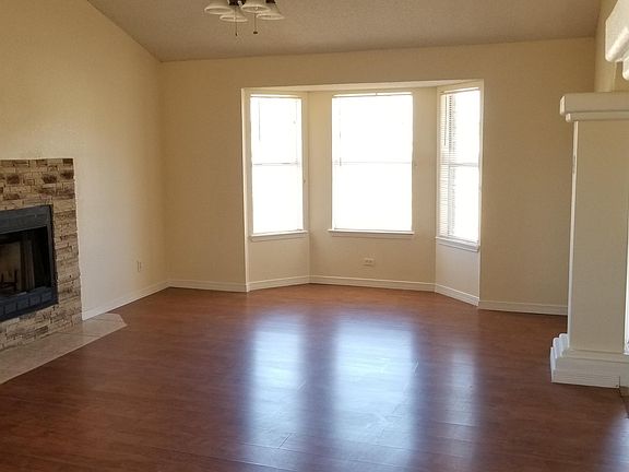 3rd image of 15300 S Kenazo Ave