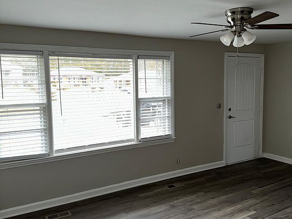 3rd image of 1178 Newberg Ave