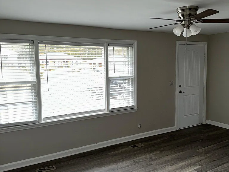 1178 Newberg Ave — Photo 3