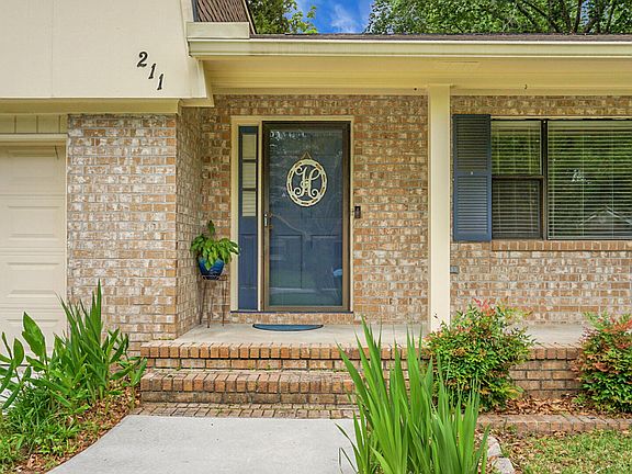 3rd image of 211 Bramblewood Dr