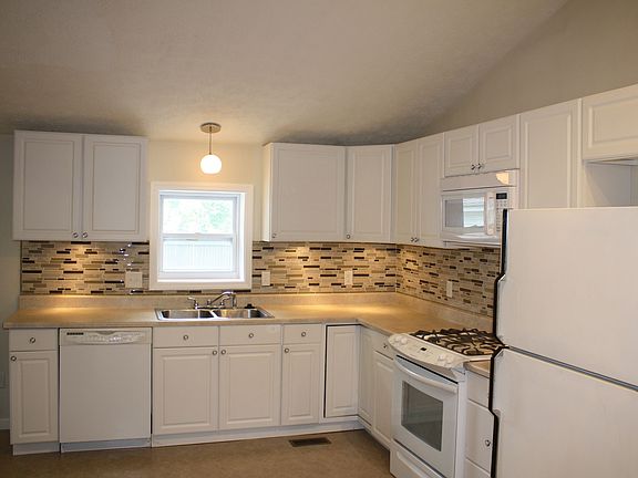 5th image of 124 Granville St