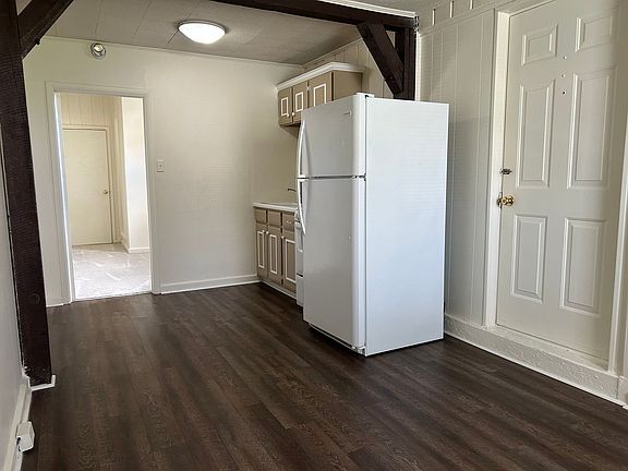 3rd image of 10 Royal St SE #C