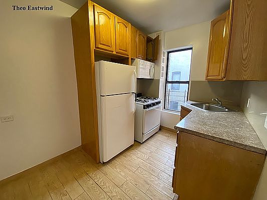3rd image of 3548 Steinway St APT 2