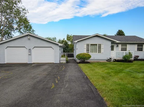 1 Gary Ct, Grand Bay Westfield, NB E5K 3M3