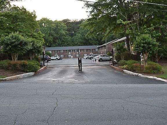 2nd image of 3665 Chestnut Dr APT D3