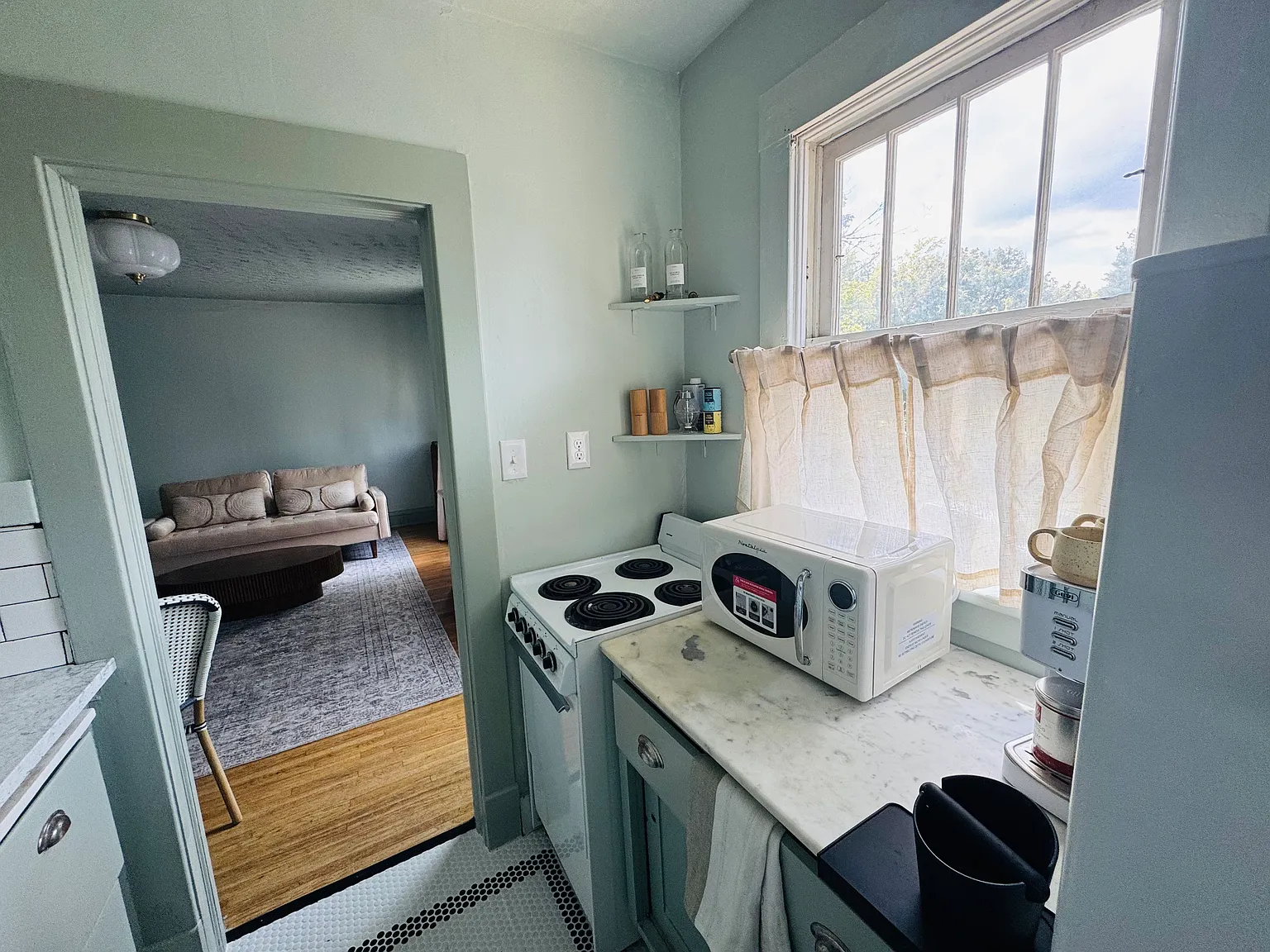 1 bed, 700 sqft, $1,800 — Photo 4