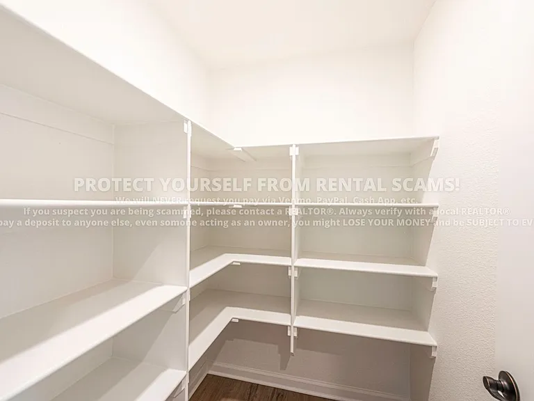 142 N Broyles Ave — Photo 6