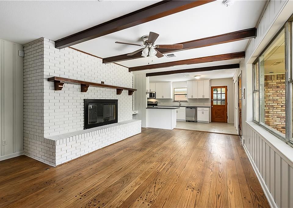 1st image of 2805 Woodmere Dr