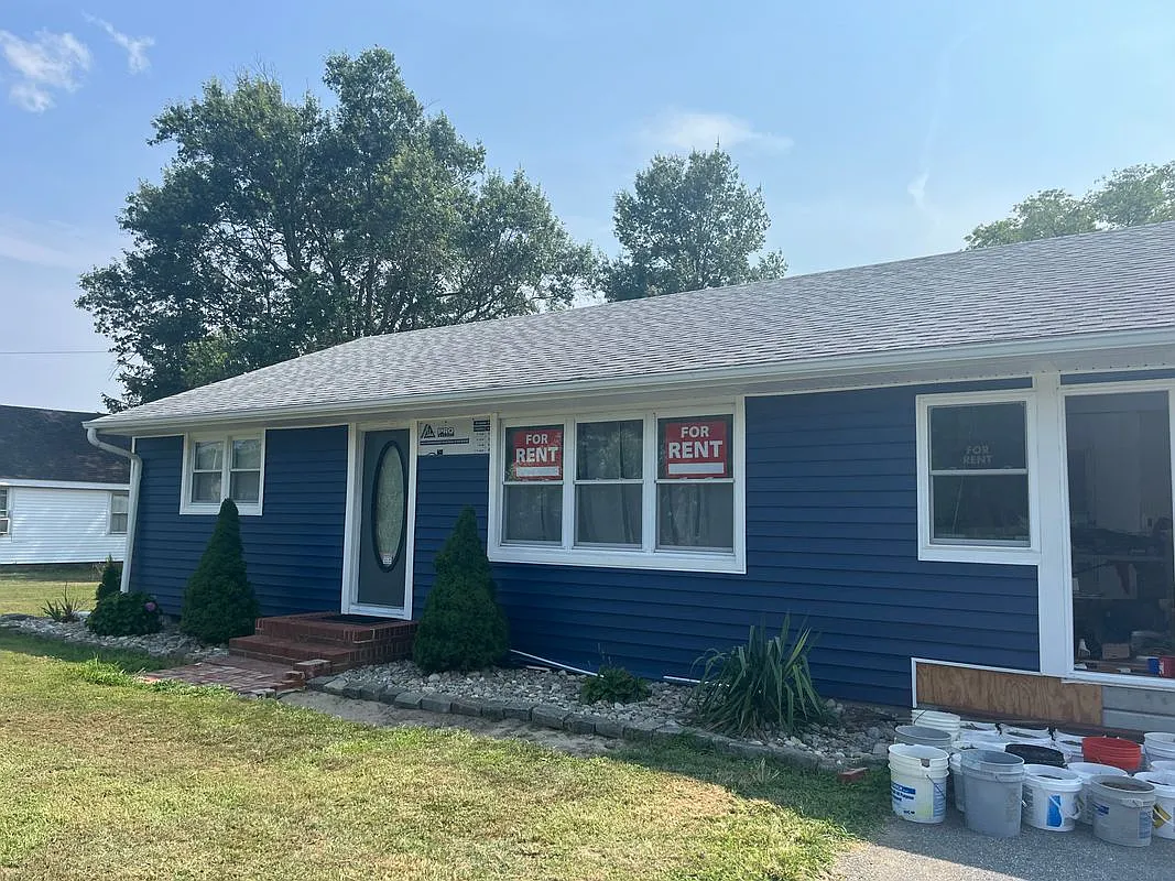 3 bed, 1.0 bath, 1184 sqft, $2,000 — Photo 3