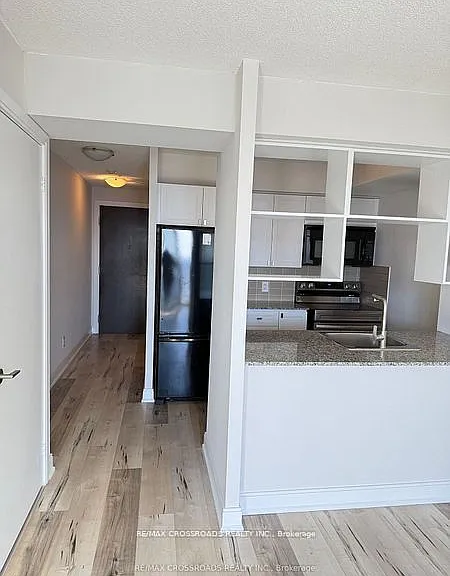 125 Village Green Sq #3908 — Photo 4