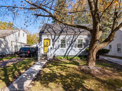 18933 Kenosha St, Harper Woods, MI, 48225
