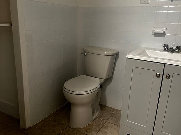 3rd image of 1027 Longfellow Ave #2A