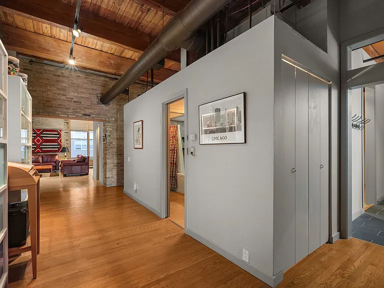 540 N Lake Shore Dr — Photo 6