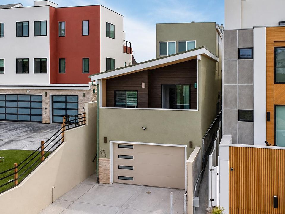 2nd image of 1243 Van Nuys St