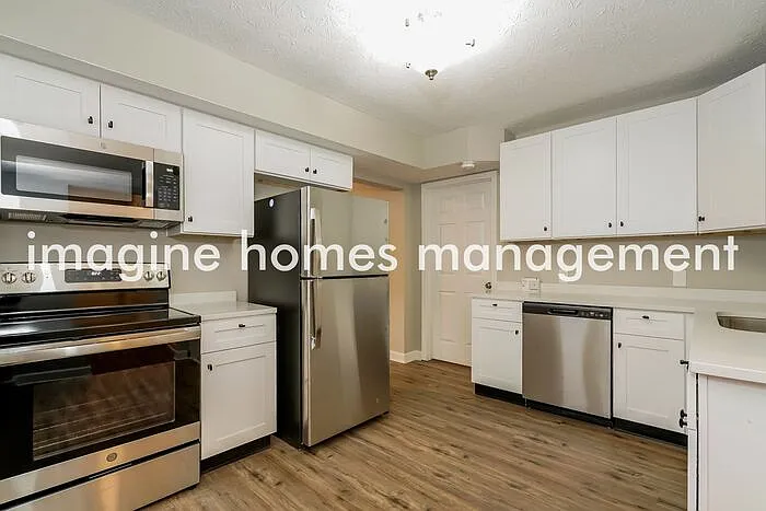 620 E Beecher St — Photo 4