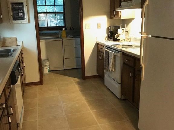 5th image of 106 Millbrook Ln