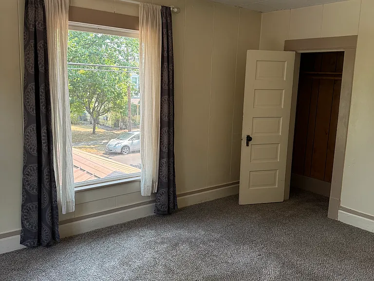 939 NE Davis St #3 — Photo 9