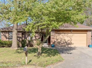 2043 S Glenn Ave, Springfield, MO 65807