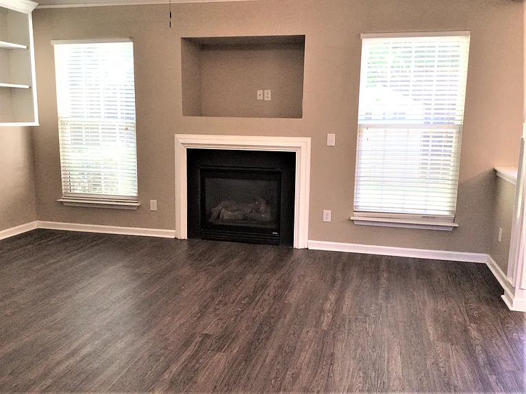 324 Highgate Cir — Photo 7
