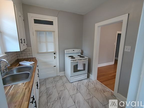 3rd image of 1006 Potomac Ave APT 2N