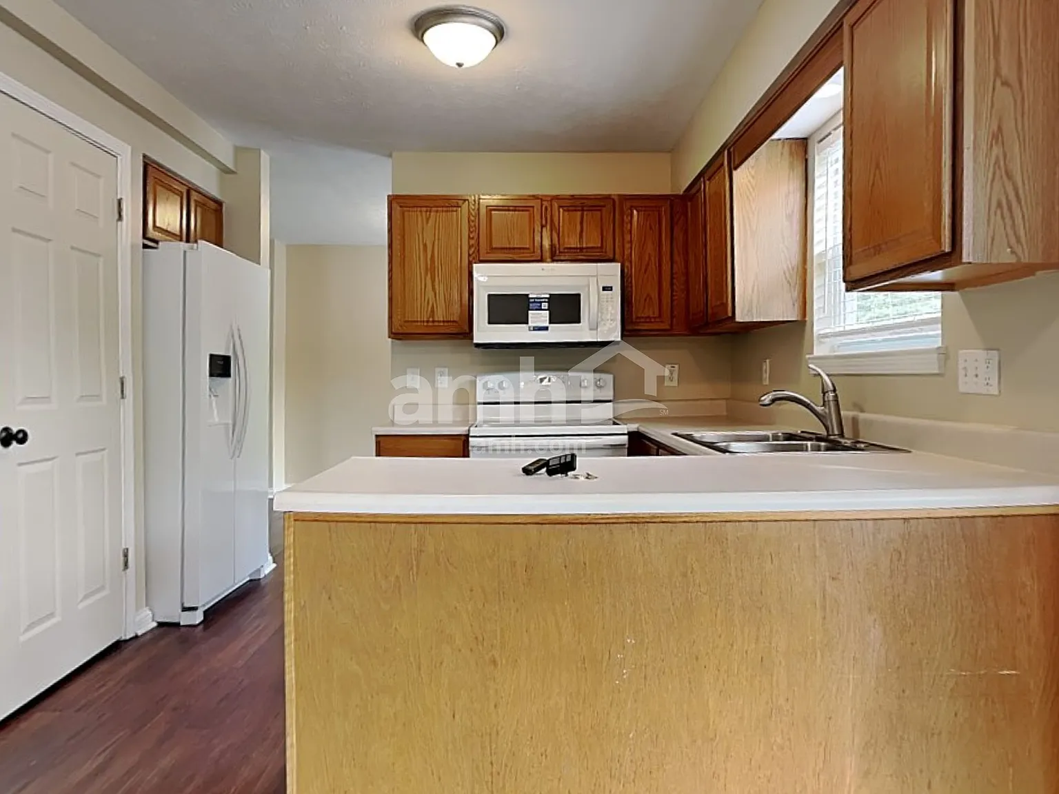 4 bed, 3.5 bath, 1664 sqft, $2,355 — Photo 3