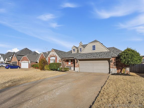 3rd image of 1703 S Desert Palm Pl