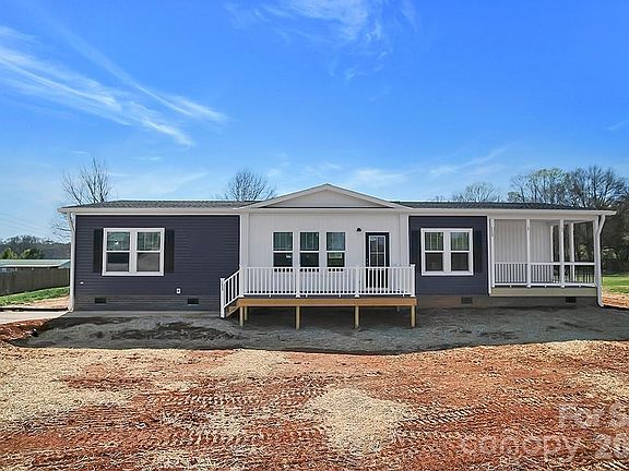 4th image of 1423 Chatfield Rd