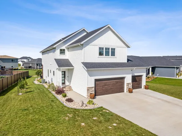 7737 Firefly Ln, Horace, ND 58047