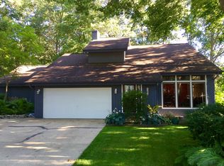 1371 Rood Point Rd, Muskegon, MI 49441