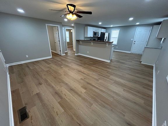 3rd image of 708 N Cedar St