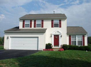 25 Caversham Dr, West Grove, PA 19390