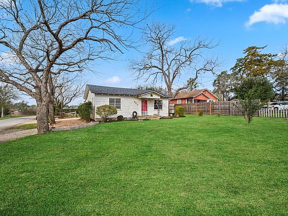 3rd image of 807 Burleson St