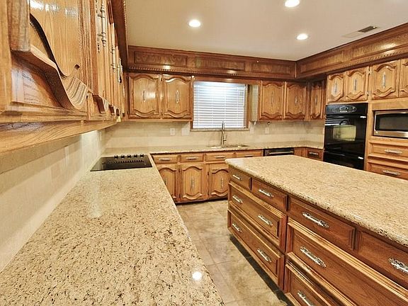 5th image of 407 Woodhollow Dr