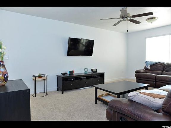 3rd image of 67 E Ashgrove Ln