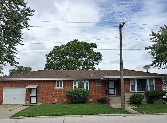 2nd image of 418 Greenbay Ave