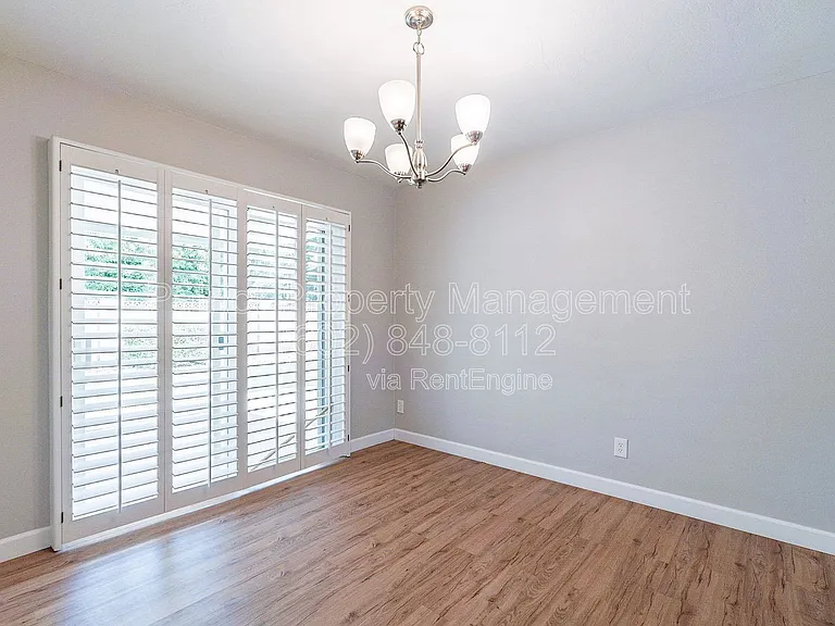 110 W Seldon Ln — Photo 22