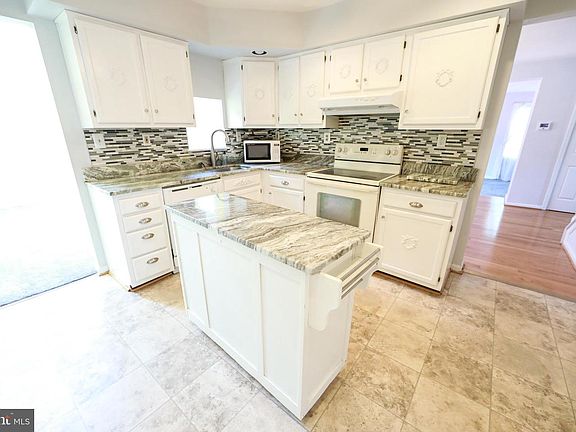 4th image of 504 Central Ave