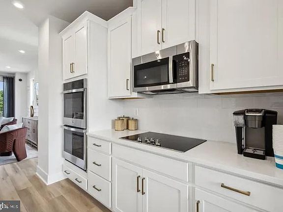 5th image of 2111 Acadia Rd