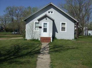 305 6th Ave W, Lemmon, SD 57638