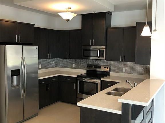 3rd image of 1312 E Daffodil St #D
