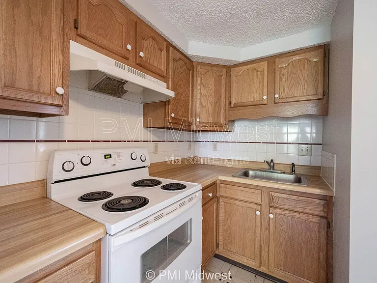 1708 S Market St — Photo 6