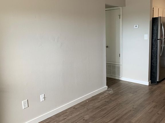 2nd image of 1271 Redwood Ln APT E