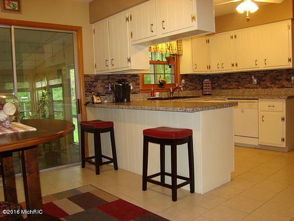 5th image of 320 Watkins Ln