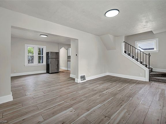 4th image of 1703 Crestline Ave