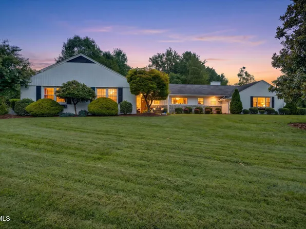 1401 Crescent Dr, Kingsport, TN 37664