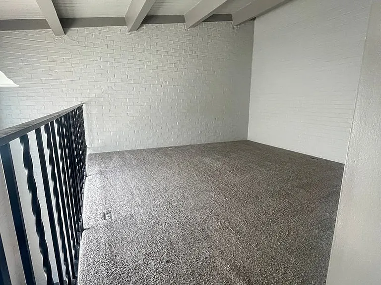 1819 Pershing Ave — Photo 6