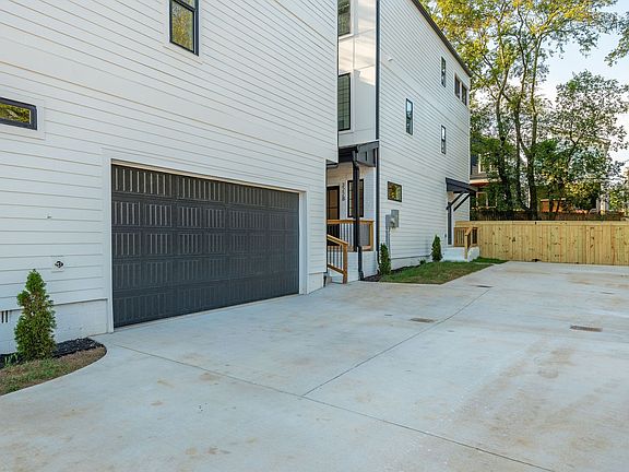 5th image of 322A Queen Ave
