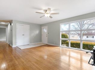 2523 S Queen Ridge Dr, Independence, MO 64055